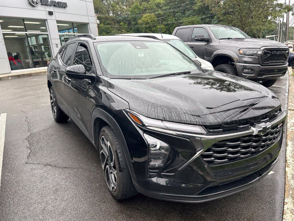 2025 CHEVROLET Trax