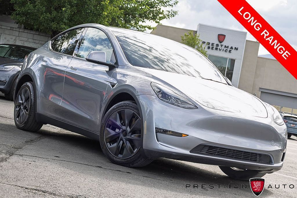 2025 TESLA Model Y