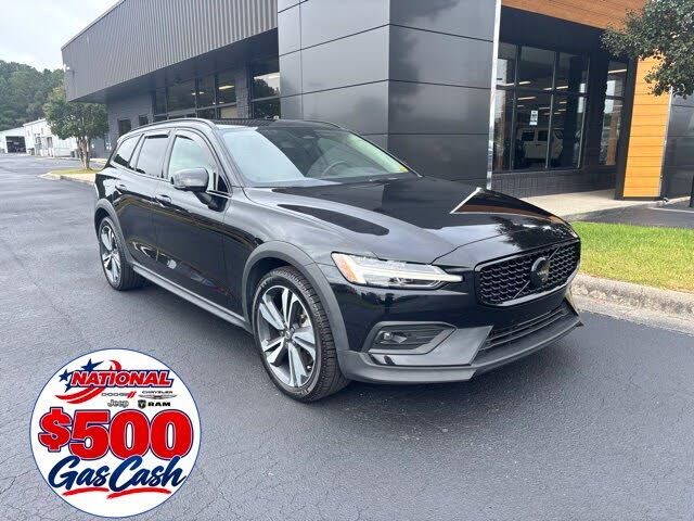 2023 VOLVO V60CC