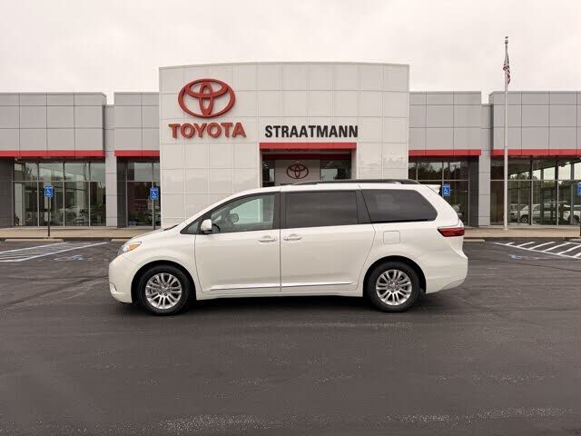 2017 TOYOTA Sienna