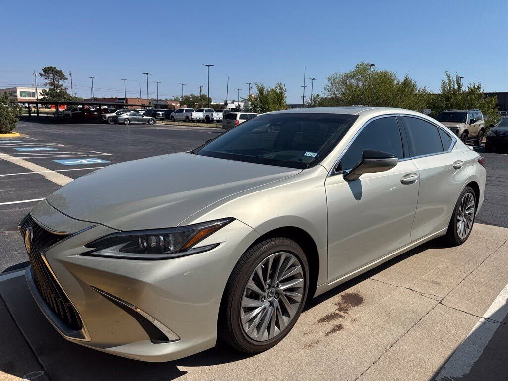 2025 LEXUS ES