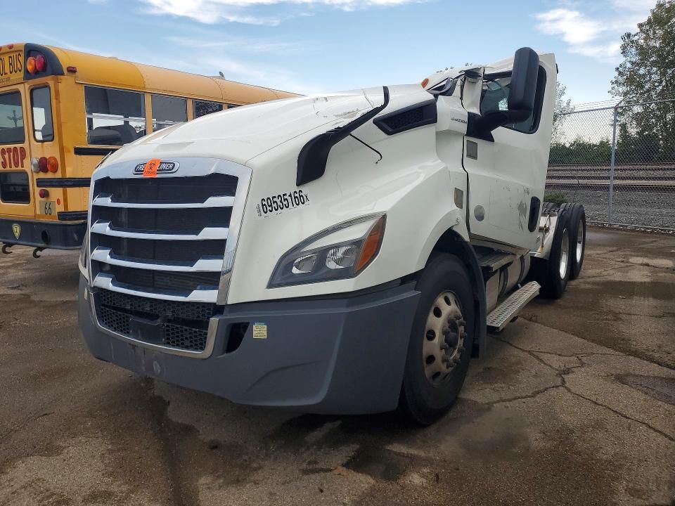 2022 FREIGHTLINER Cascadia