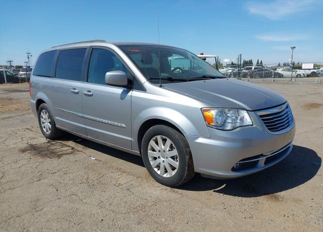 2016 CHRYSLER Town and Country
