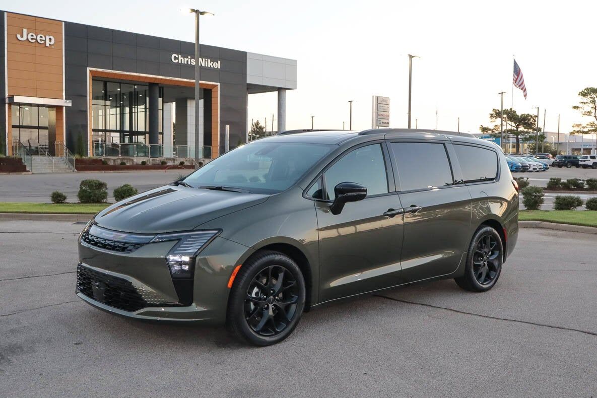 2027 CHRYSLER Pacifica