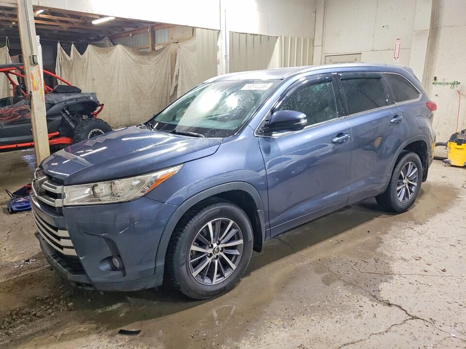 2017 TOYOTA Highlander