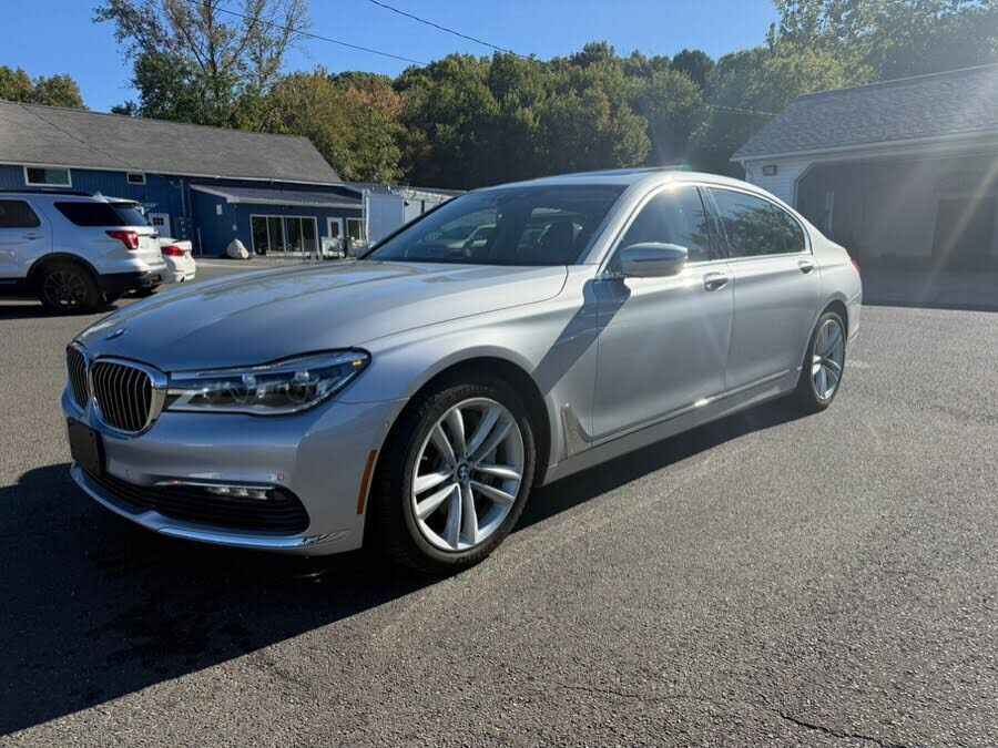 2016 BMW 750i