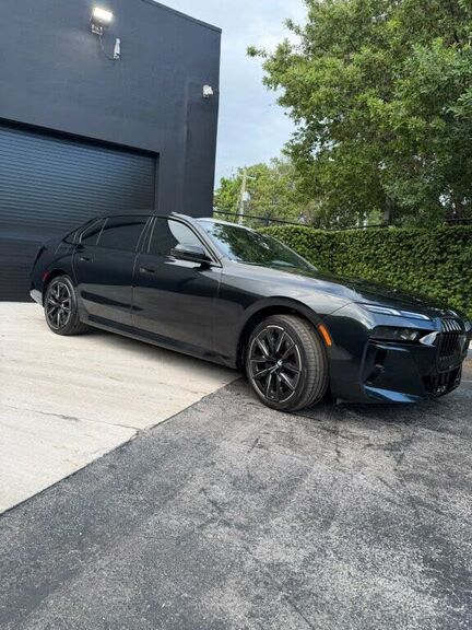 2025 BMW 740i