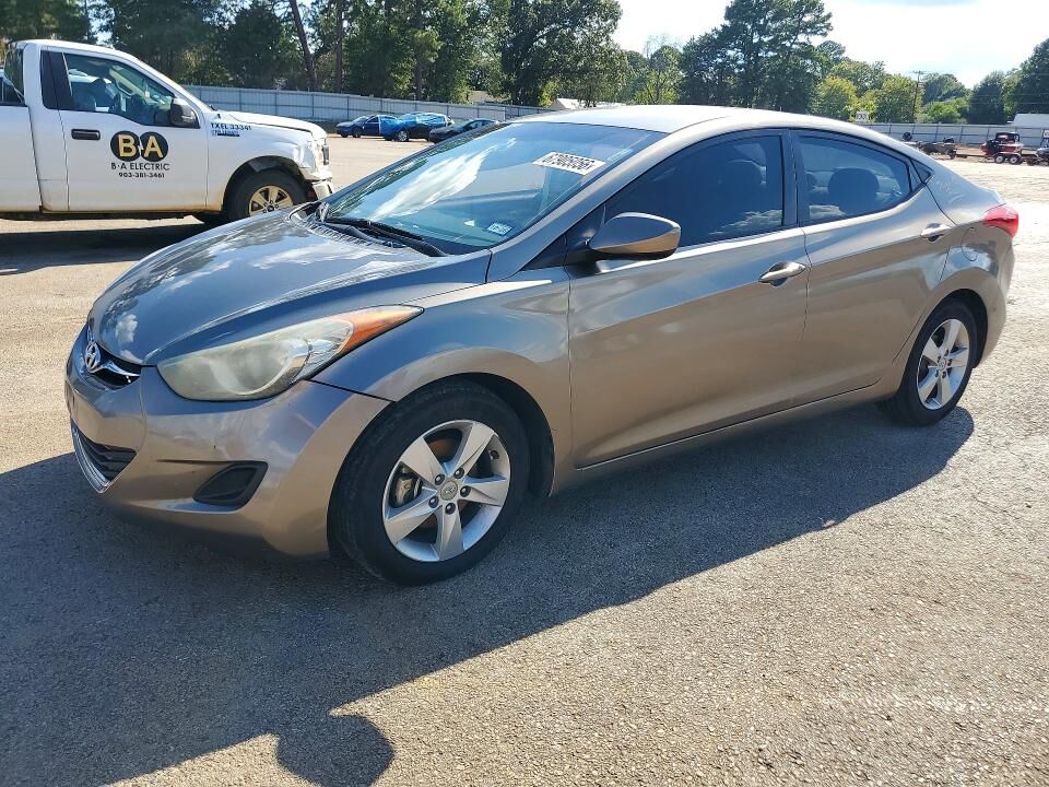 2013 HYUNDAI Elantra