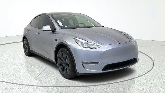 2025 TESLA Model Y