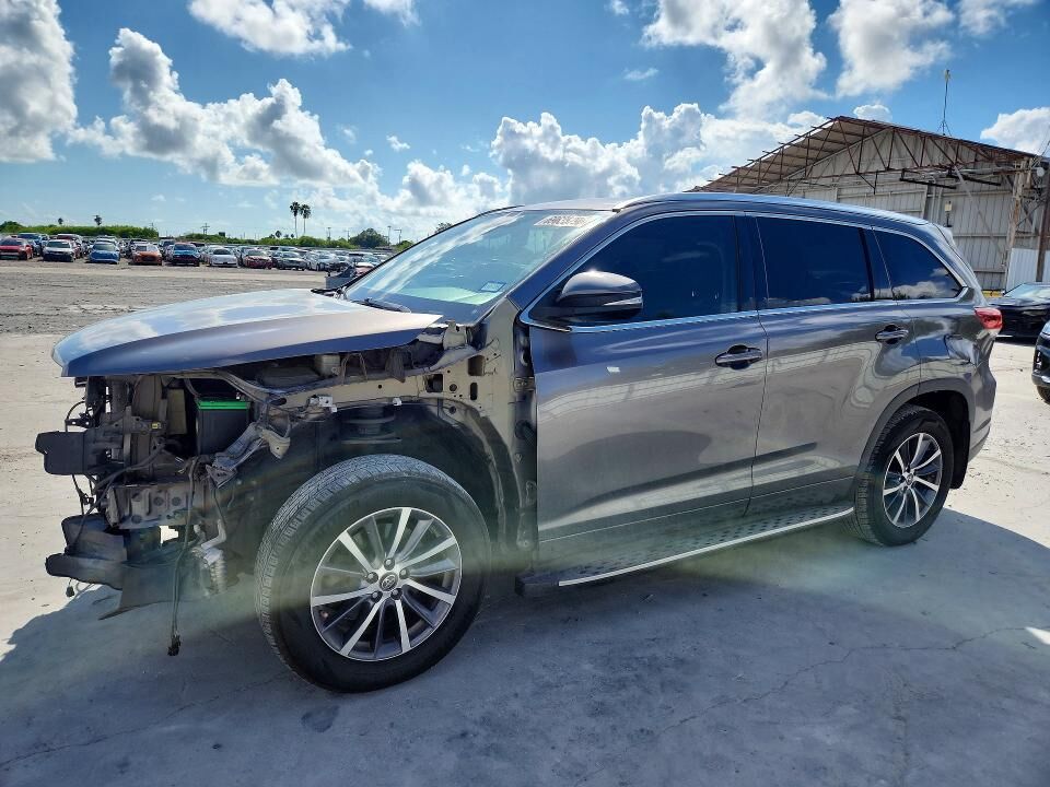 2017 TOYOTA Highlander