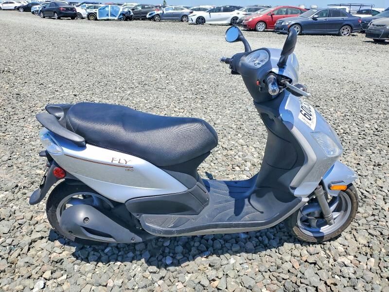 2009 PIAGGIO AND VESPA FLY