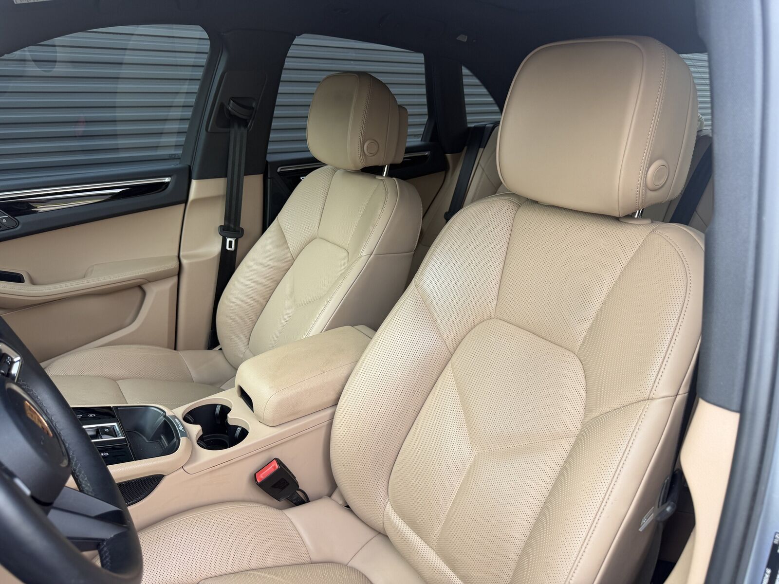 2022 PORSCHE Macan