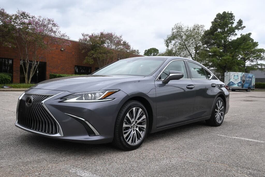 2019 LEXUS ES