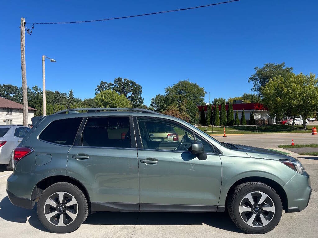 2017 SUBARU Forester