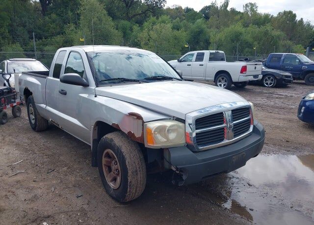 2005 DODGE Dakota