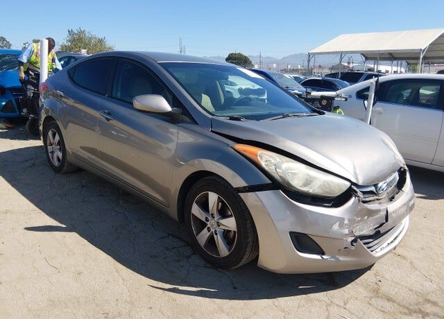 2013 HYUNDAI Elantra