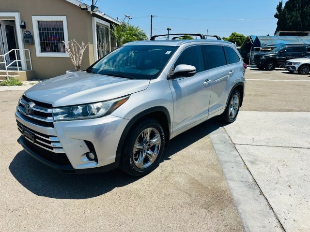 2017 TOYOTA Highlander