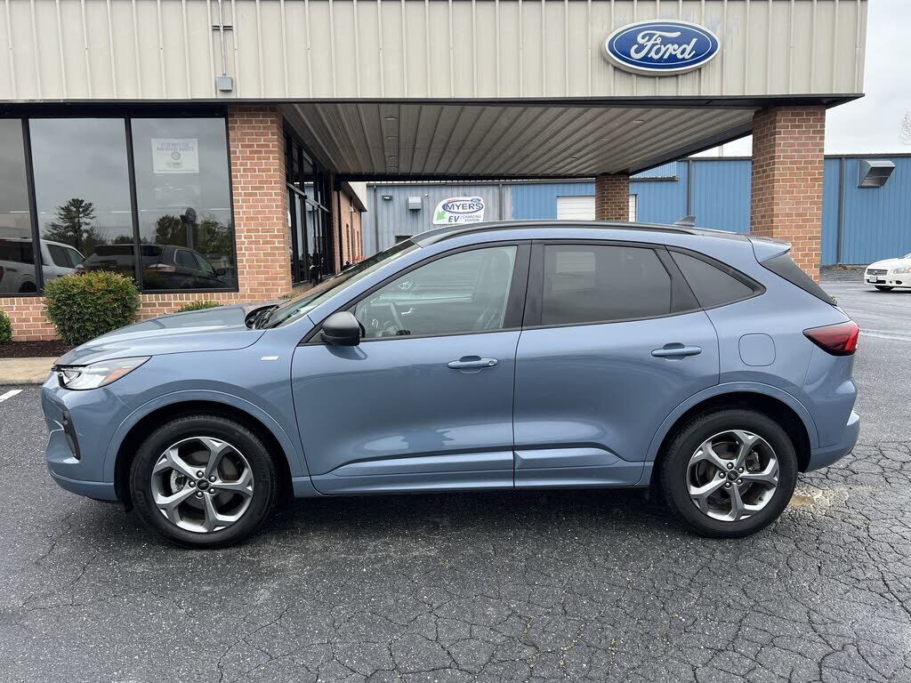 2024 FORD Escape
