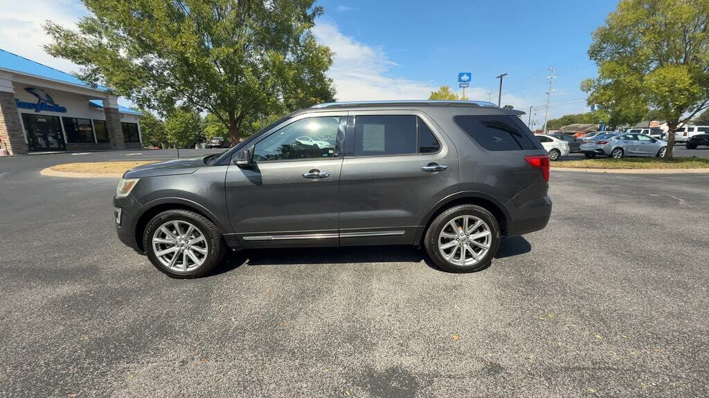2017 FORD Explorer