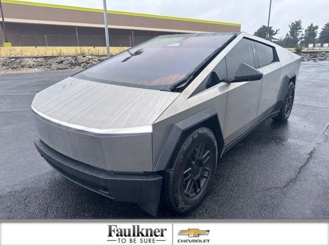 2025 TESLA Cybertruck