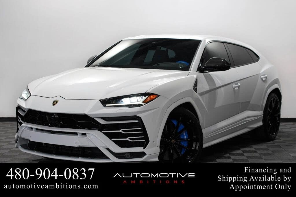 2022 LAMBORGHINI URUS