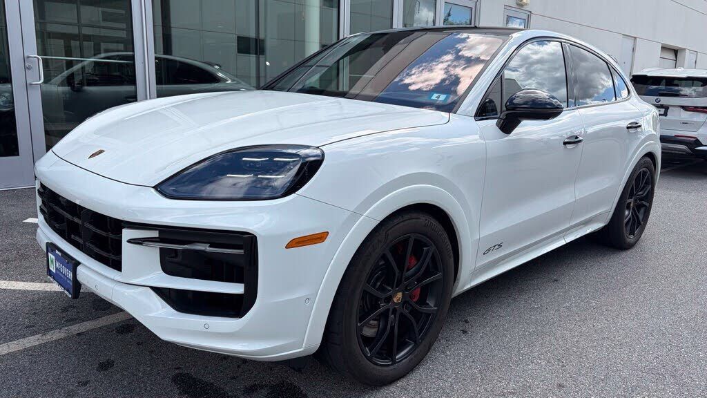 2025 PORSCHE Cayenne
