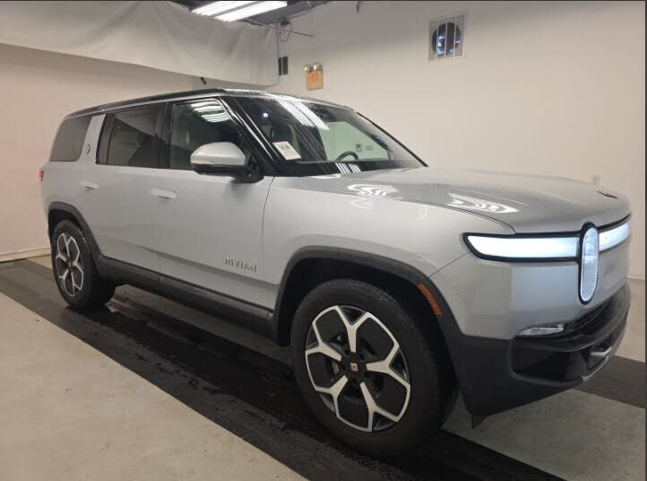 2024 RIVIAN R1S