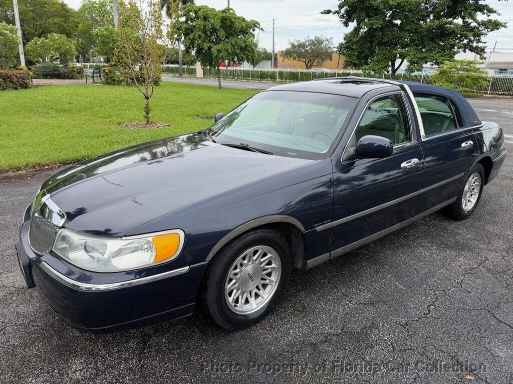 1999 LINCOLN Town Car