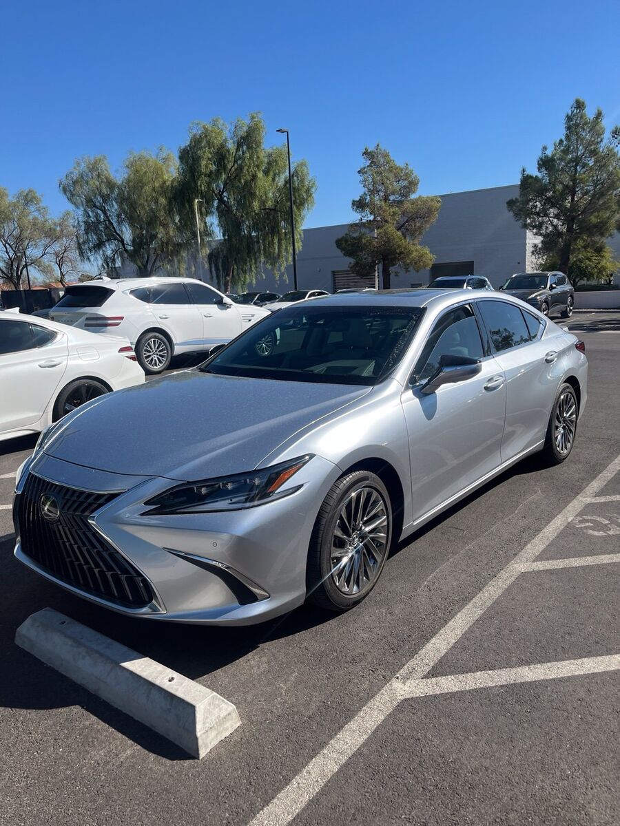2024 LEXUS ES