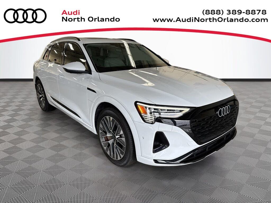 2024 AUDI Q8