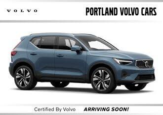 2025 VOLVO XC40