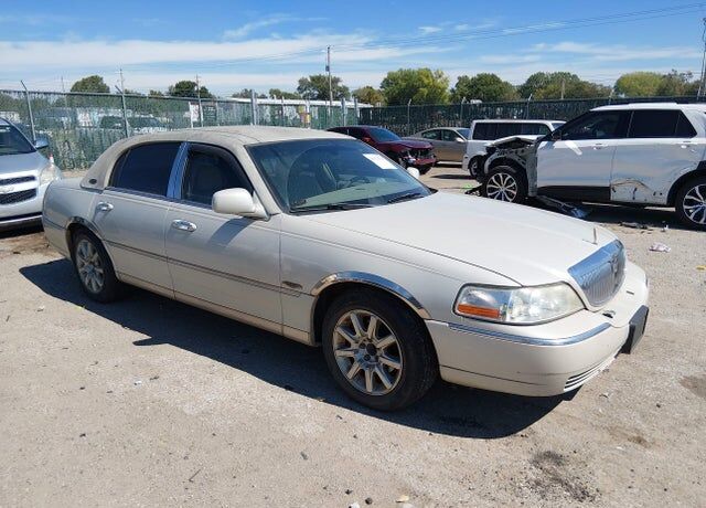 2005 LINCOLN Town Car