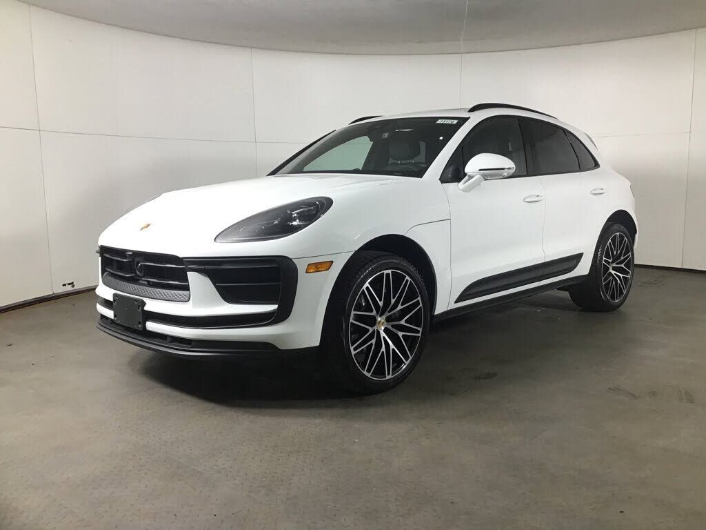 2026 PORSCHE Macan