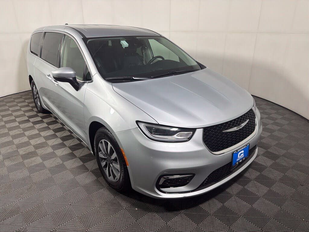 2023 CHRYSLER Pacifica