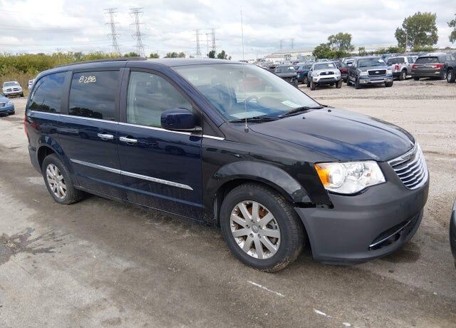 2016 CHRYSLER Town and Country