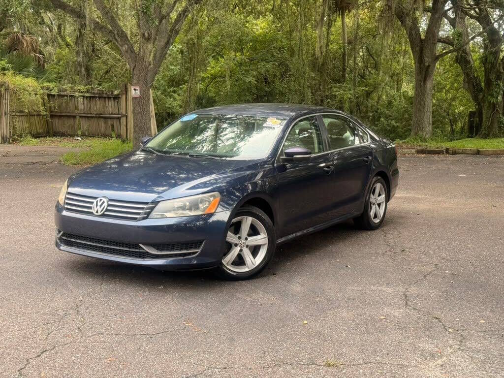 2013 VOLKSWAGEN Passat