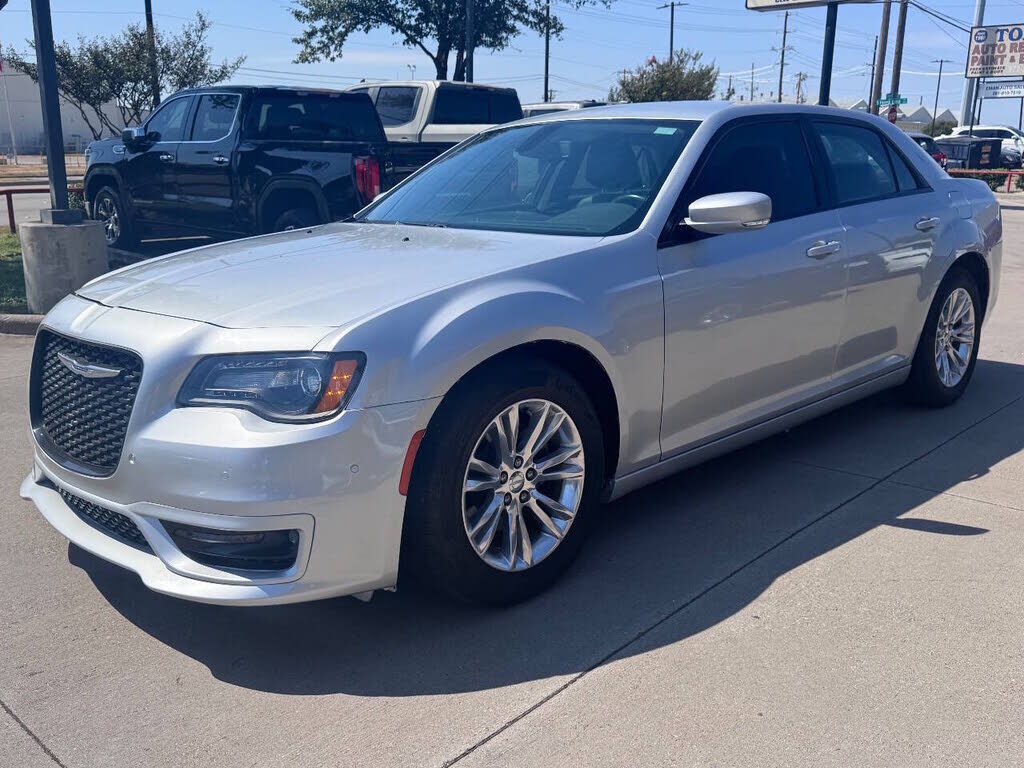 2019 CHRYSLER 300