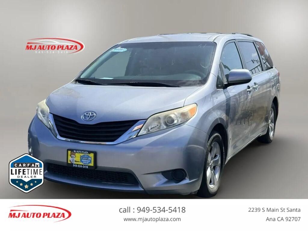 2013 TOYOTA Sienna