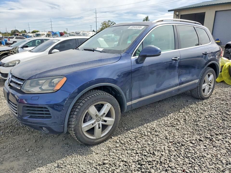 2011 VOLKSWAGEN Touareg