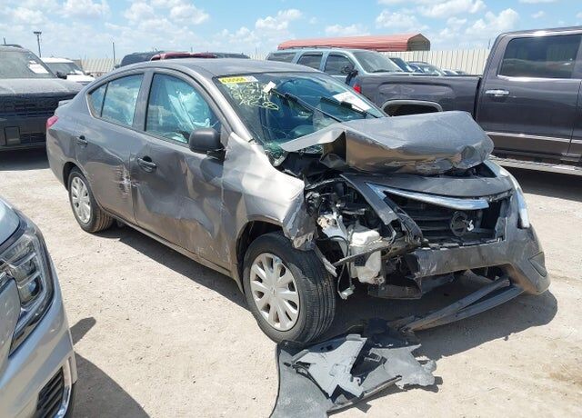 2015 NISSAN Versa