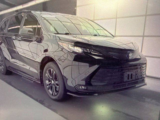 2024 TOYOTA Sienna