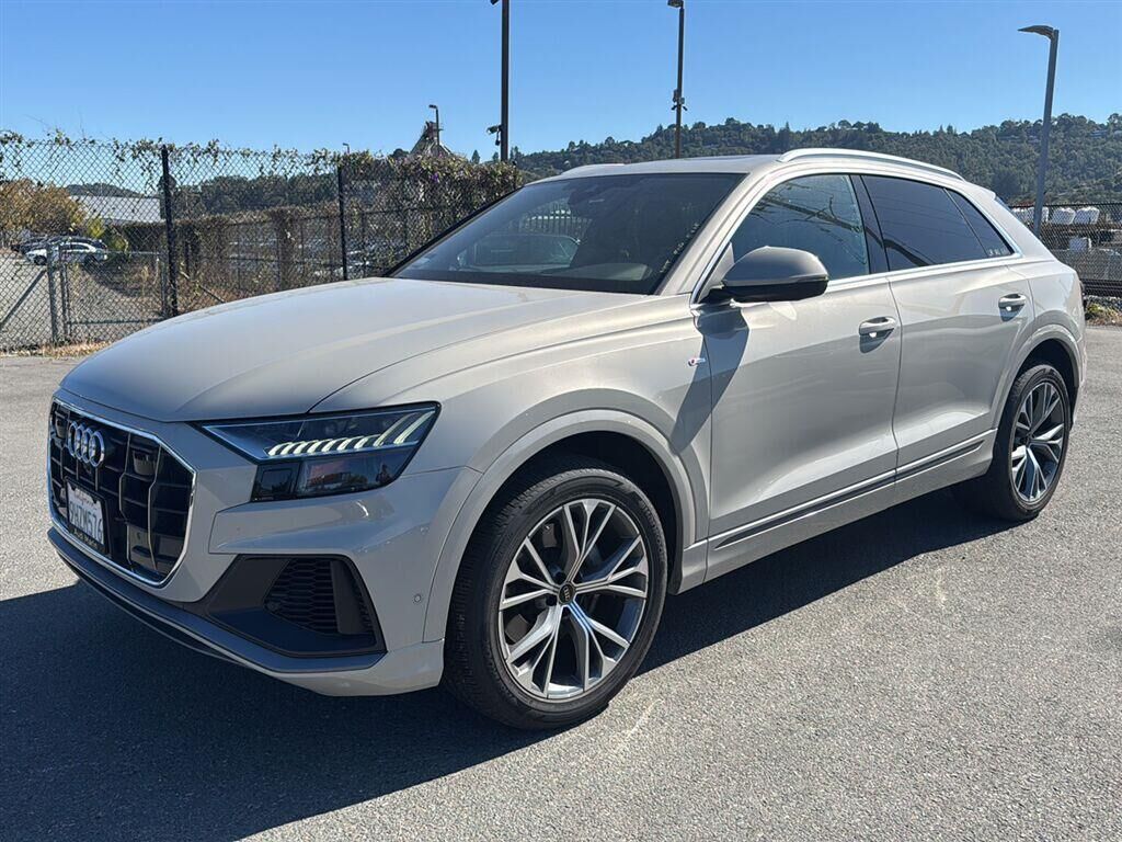 2023 AUDI Q8