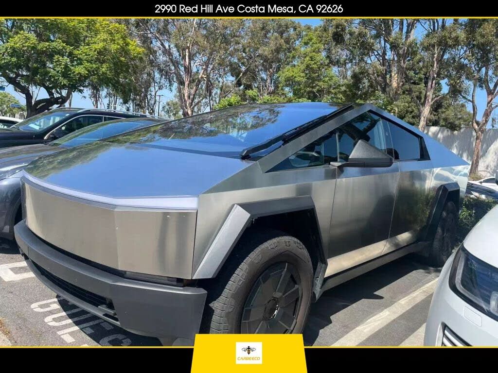 2025 TESLA Cybertruck