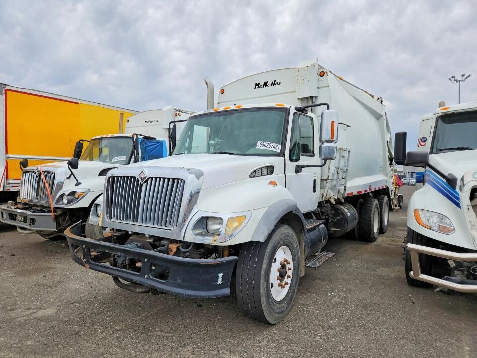 2004 INTERNATIONAL 7400