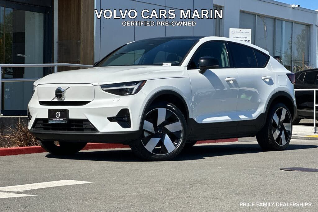 2023 VOLVO C40