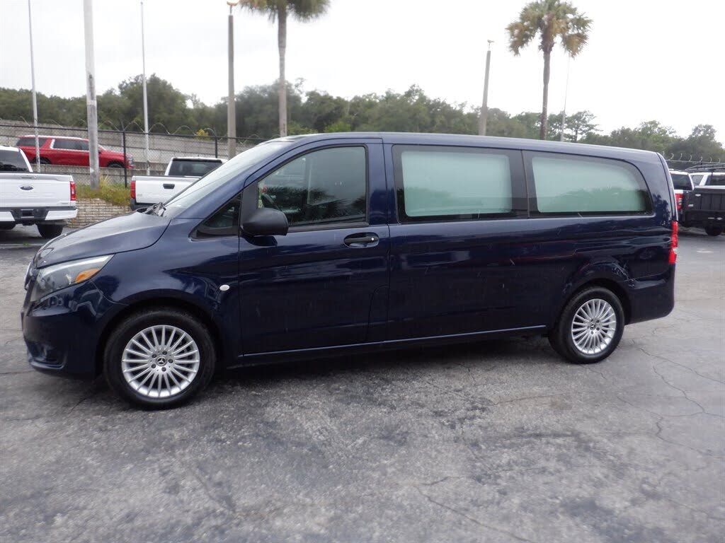 2022 Mercedes-Benz METRIS