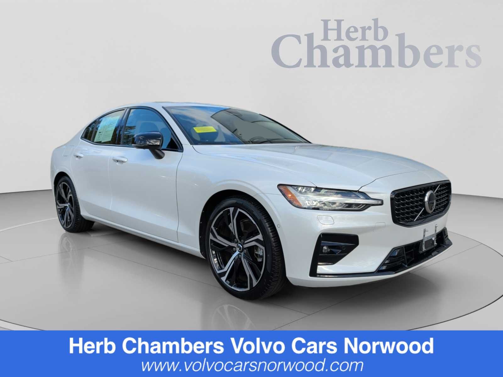 2024 VOLVO S60