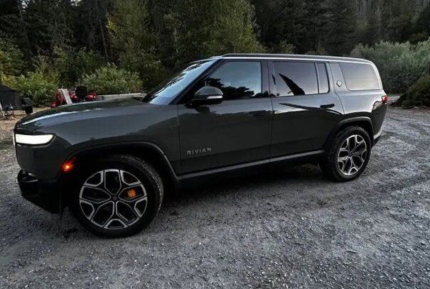 2022 RIVIAN R1S