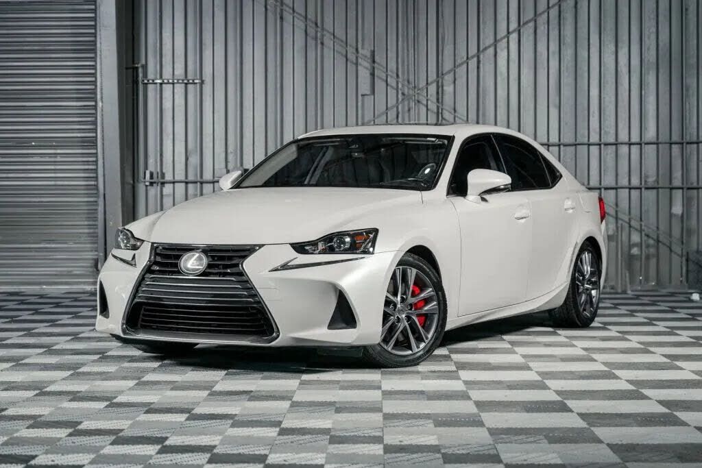 2019 LEXUS IS