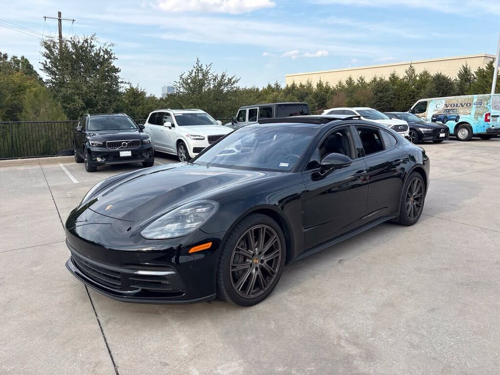 2018 PORSCHE Panamera